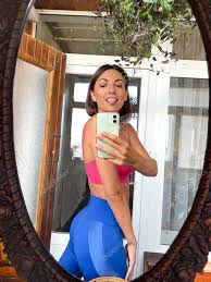 <em>Isabela Cruz</em>